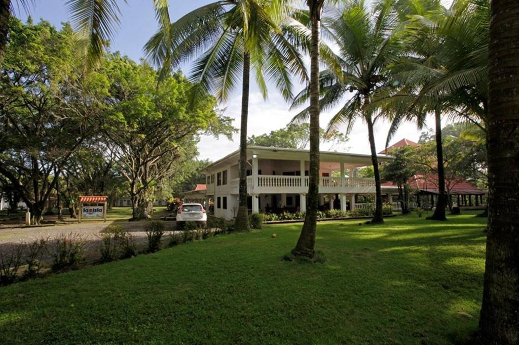 Hotel La Isla Parrita Exterior photo